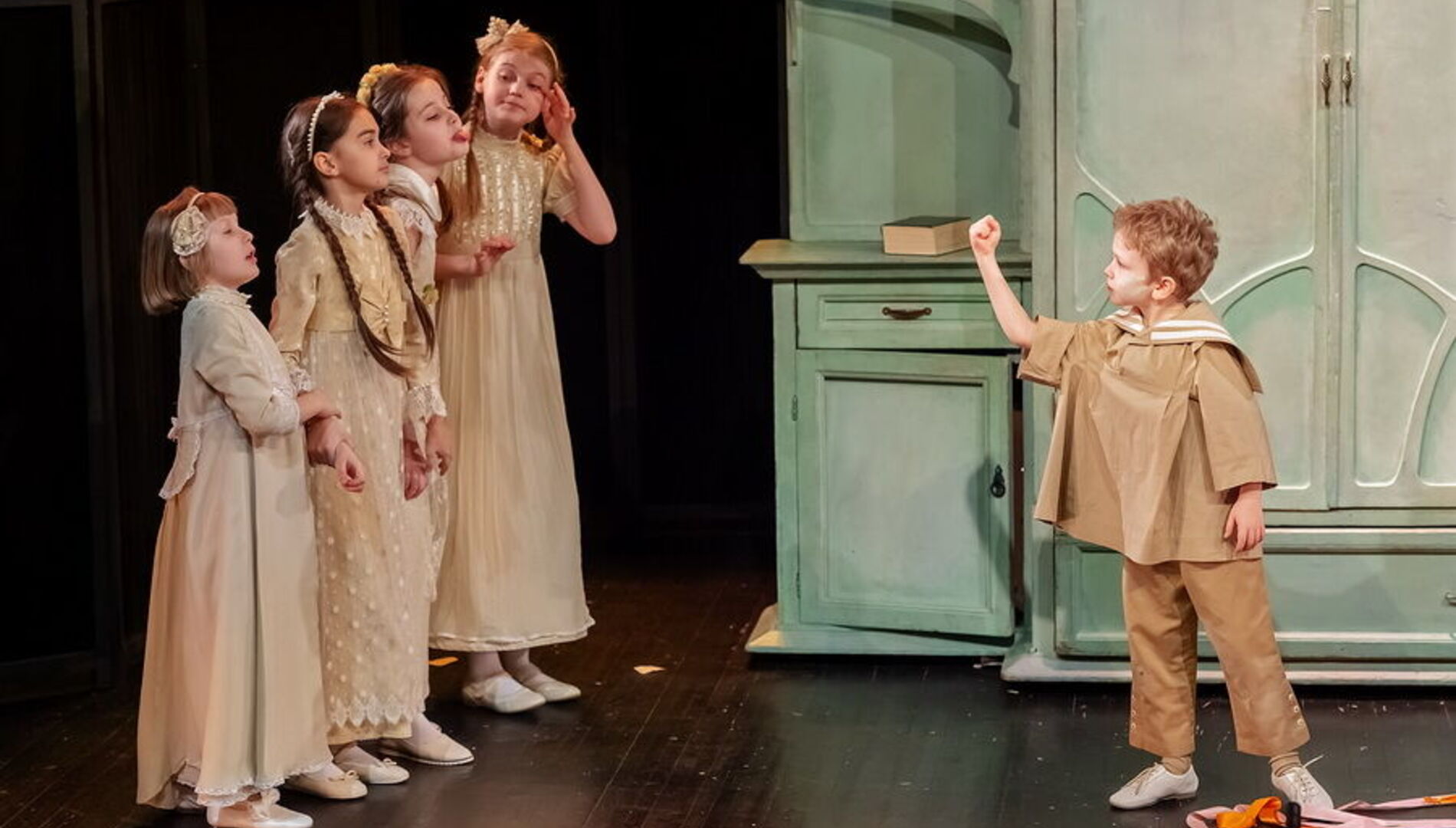 В детской
Музыкальный спектакль по вокальному циклу Мусоргского