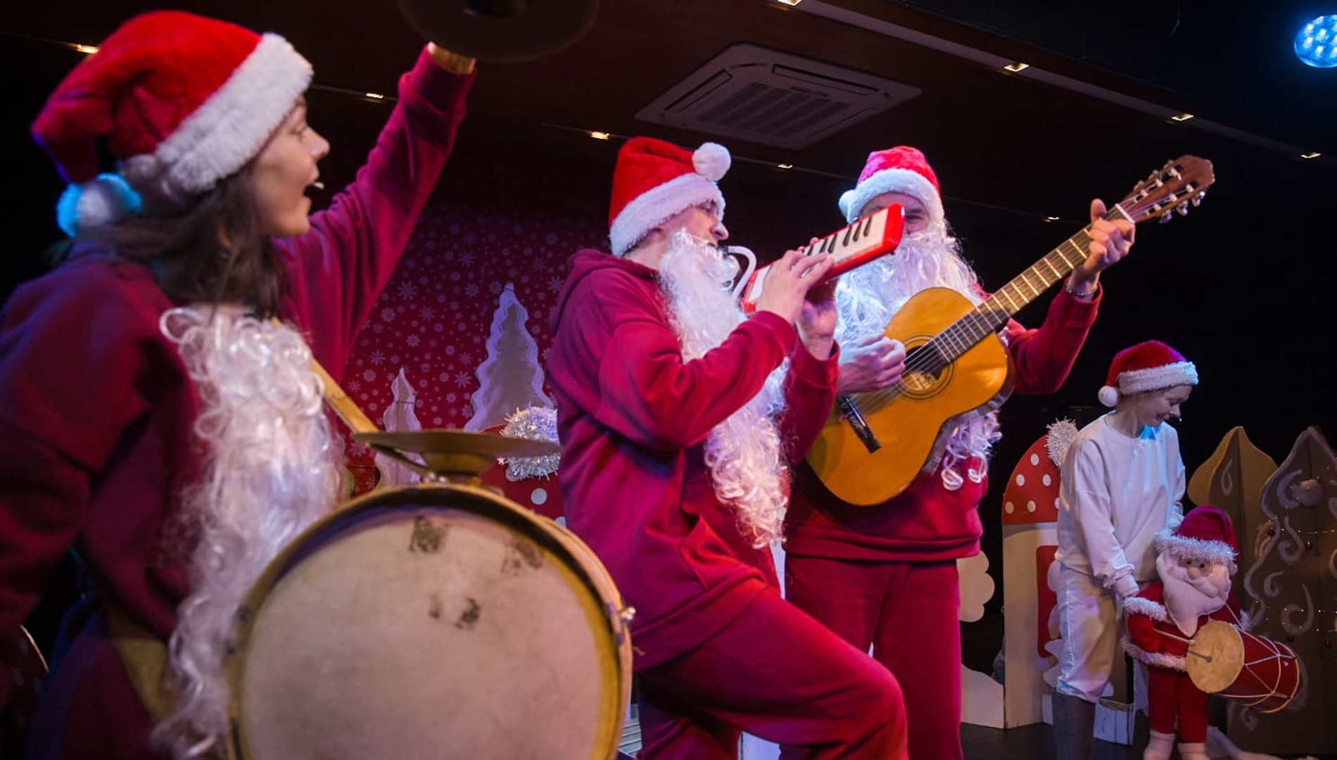 Маленький Дед Мороз
Фестиваль новогодних каникул «Ёлка»