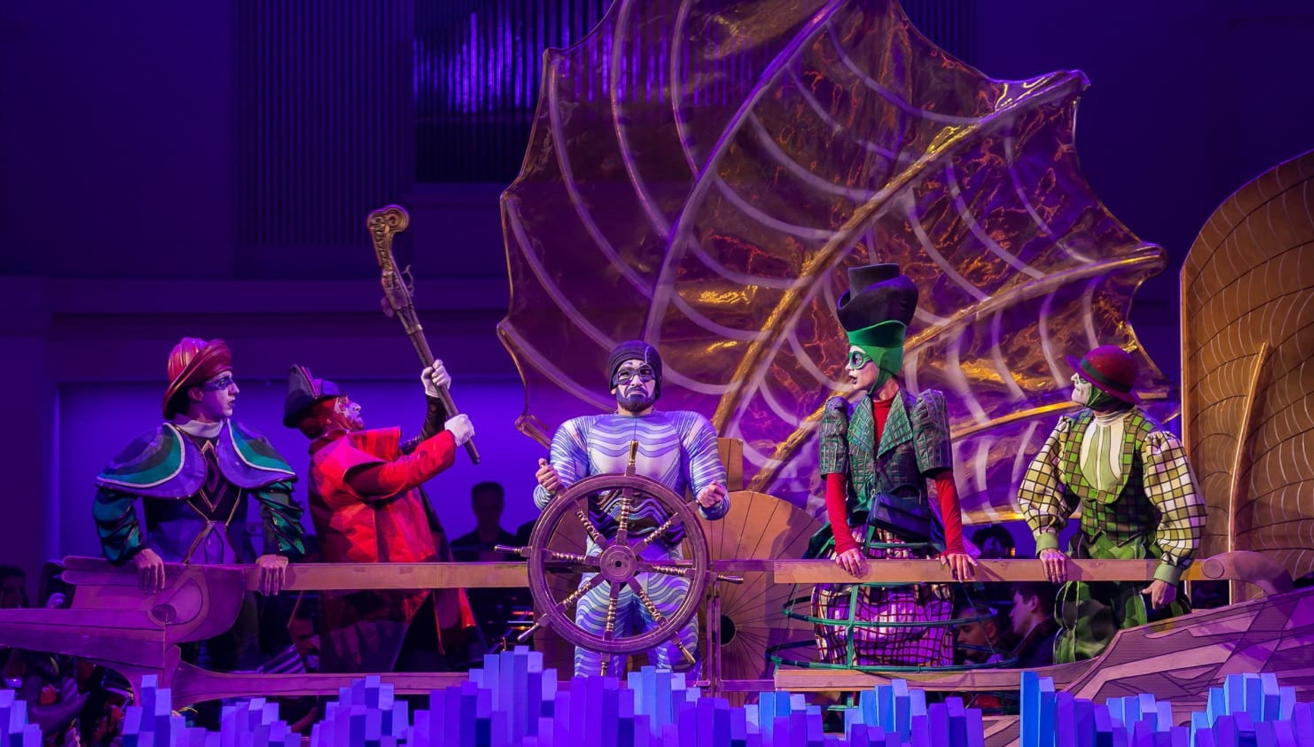 Пилигримы. Путешествие с оркестром
Концерт-фантазия для актеров, акробатов, воздушных гимнастов и симфонического оркестра 