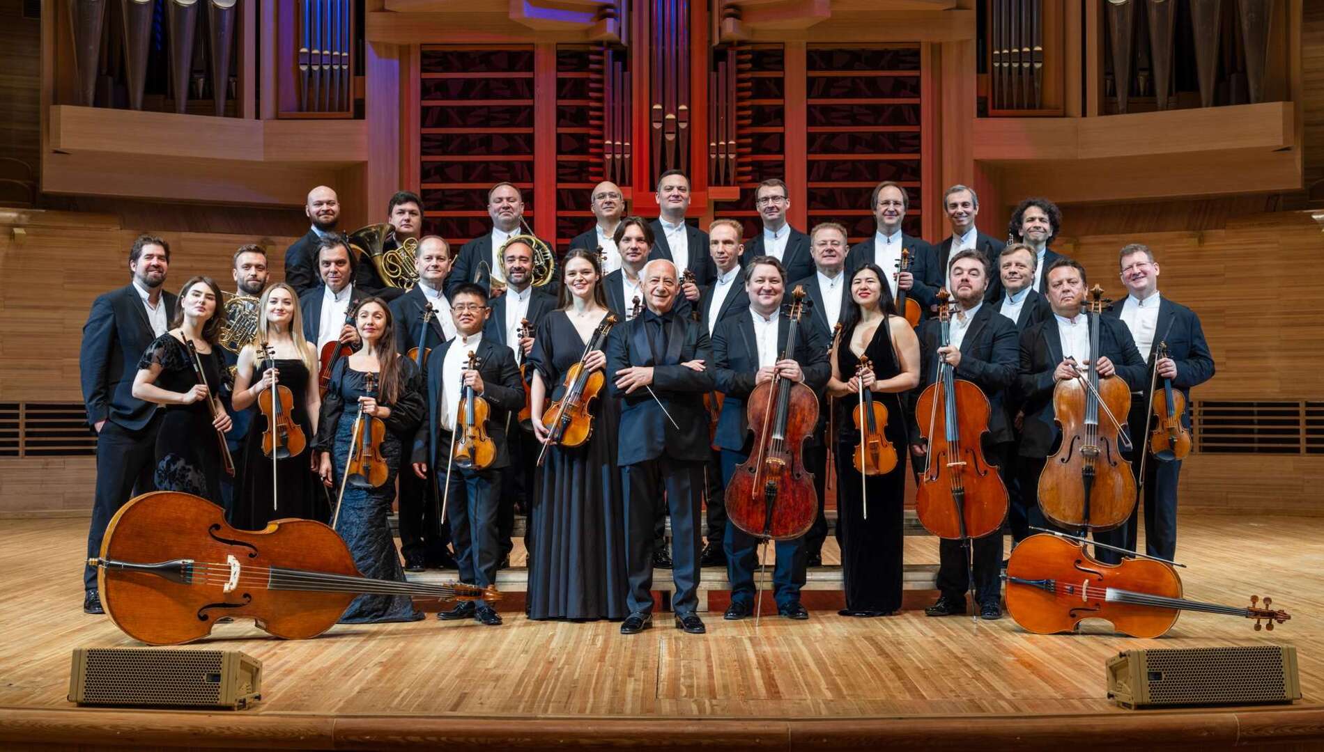 Дирижирует Владимир Спиваков