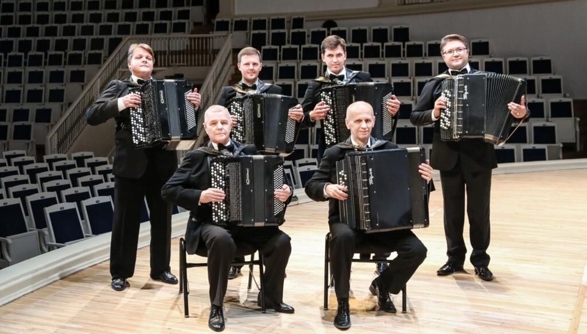 Баянисты оркестра имени Н. П. Осипова